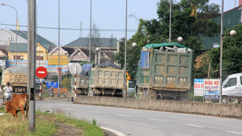 Phớt lệnh cấm, xe quá tải vẫn ‘đông như trẩy hội’ ảnh 4