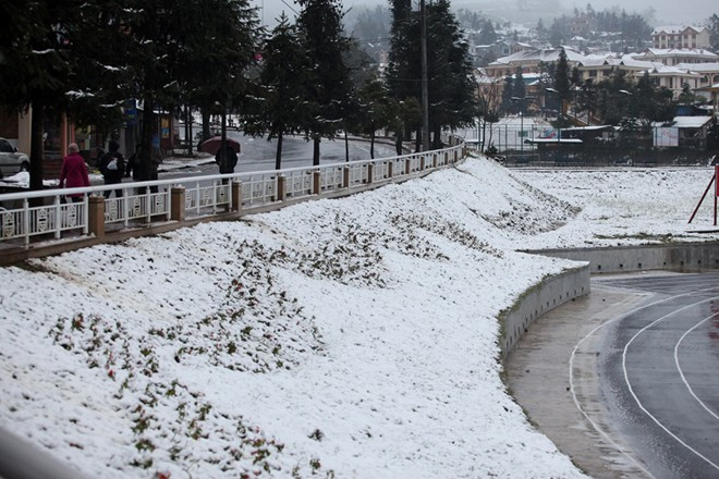 Một góc sân vận động Một góc sân vận động Bài viết: http://news.zing.vn/Khach-du-lich-do-xo-len-Sa-Pa-trong-tuyet-trang-post377656.html#home_featured.noibat Nguồn Zing News