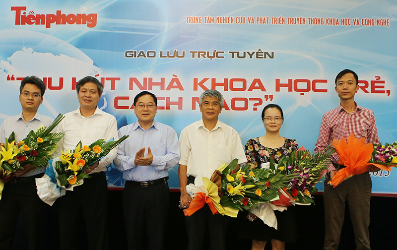 Giao lưu trực tuyến “Thu hút nhà khoa học trẻ, cách nào?” ảnh 1