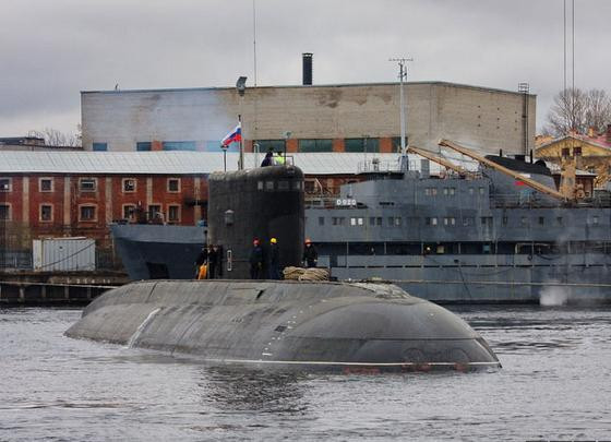 Tàu ngầm HQ-183 TP. Hồ Chí Minh mang số hiệu 01340, được hạ thủy ở nhà máy đóng tàu Admiralty của Nga vào ngày 28/12/2012