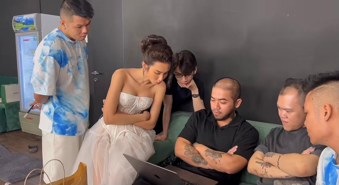 Hoa hậu Thùy Tiên liên tục cảm thán khi thấy BLACKPINK trở lại vừa đẹp vừa ngầu. - Ảnh: FB nhân vật. Hoa hậu Thùy Tiên liên tục cảm thán khi thấy BLACKPINK trở lại vừa đẹp vừa ngầu. - Ảnh: FB nhân vật.