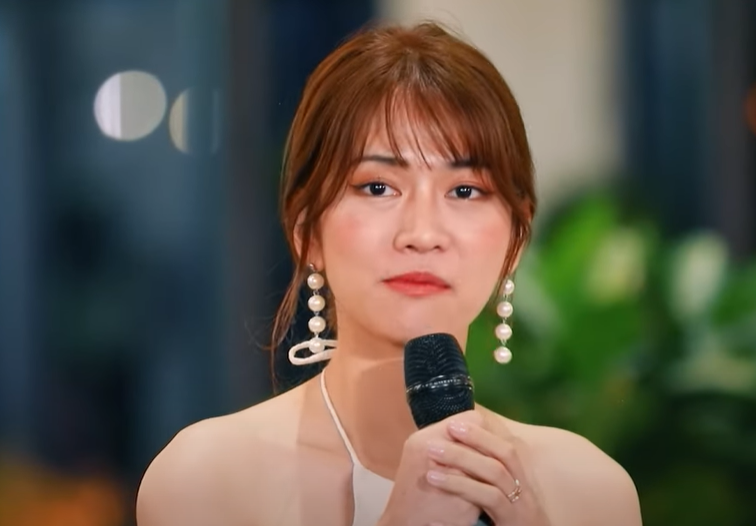 Cô cũng chăm chỉ hoàn thiện bản thân trong suốt chương trình. Cô cũng chăm chỉ hoàn thiện bản thân trong suốt chương trình.