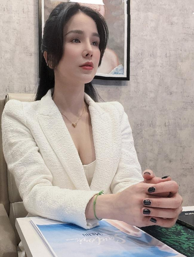 Diệp Lâm Anh cho biết cô từng tìm gặp người thứ ba. Nhưng cô gái này trả lời rằng Đức Phạm khẳng định anh đã ly thân vợ nên hai người quyết định vẫn tiến tới với nhau. - Ảnh: FBNV. Diệp Lâm Anh cho biết cô từng tìm gặp người thứ ba. Nhưng cô gái này trả lời rằng Đức Phạm khẳng định anh đã ly thân vợ nên hai người quyết định vẫn tiến tới với nhau. - Ảnh: FBNV.