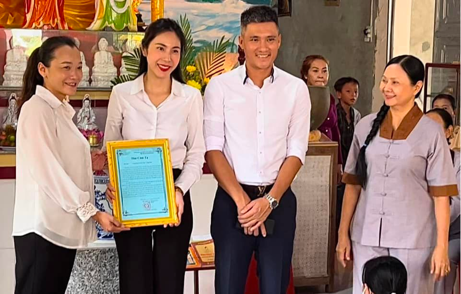 Thuỷ Tiên - Công Vinh tiếp tục hành trình thiện nguyện sau khi được cơ quan điều tra khẳng định vợ chồng cô không ăn chặn tiền từ thiện.