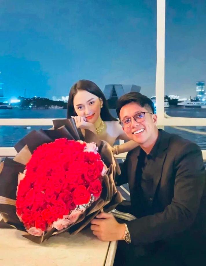 Trong ngày đặc biệt của cả hai, Matt Liu tiếp tục dành cho người yêu những lời ngọt ngào. Theo đó anh muốn cùng Hương Giang bỏ qua quá khứ và tạo nên tương lai tốt đẹp hơn.