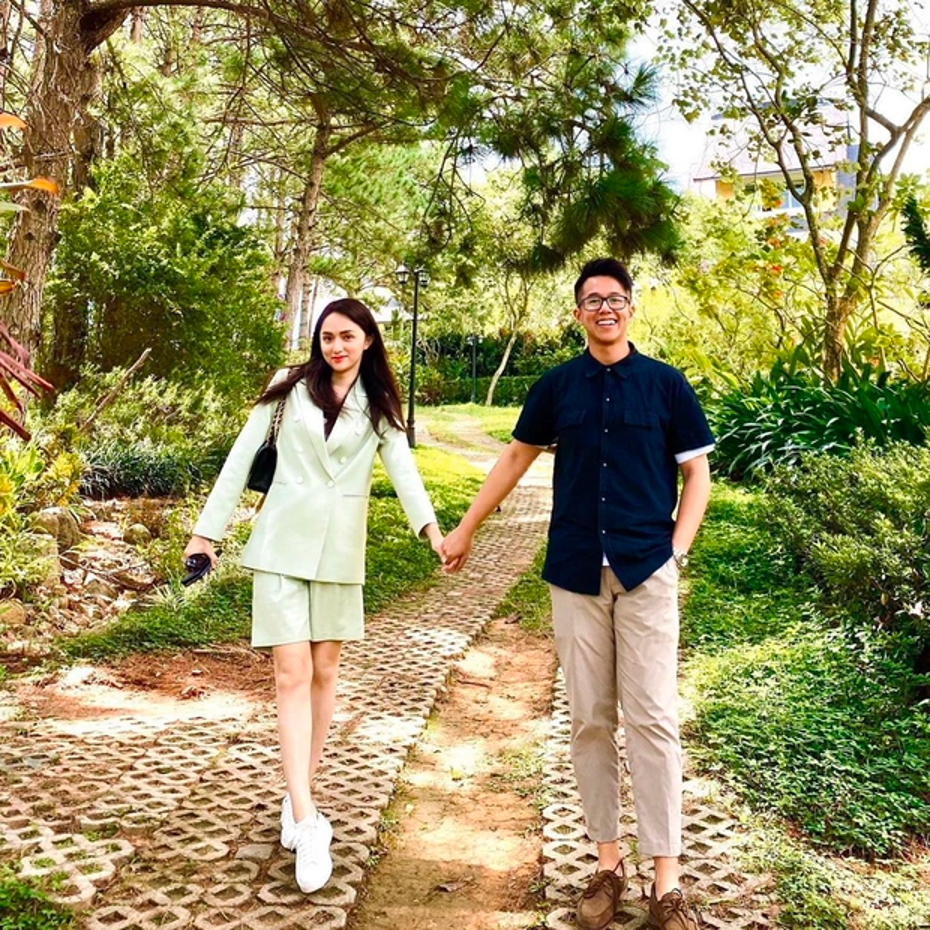 Khi đăng ảnh ở Instagram, Matt Liu đã để hình bạn gái lên phía trước ảnh đôi còn lúc chia sẻ ở Facebook, lại đưa ảnh đôi xuống phần bình luận. Người đàn ông "luôn đặt bạn gái lên đầu tiên" chính là như thế này còn gì nữa.