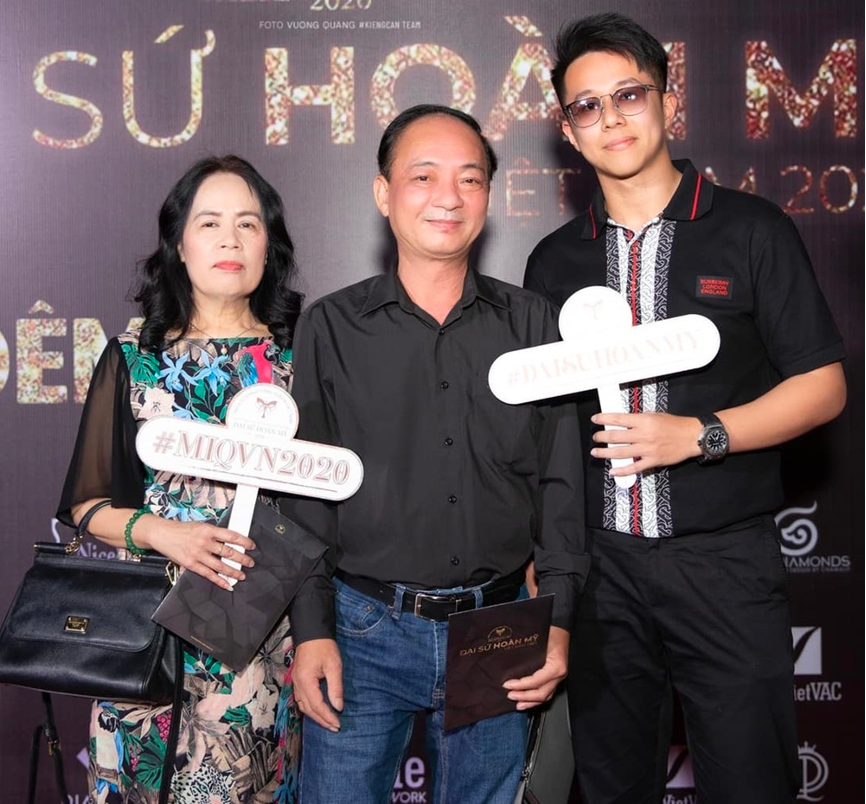 Matt Liu đã “ghi điểm" trong mắt bố mẹ Hương Giang nhờ những hành động ga-lăng.