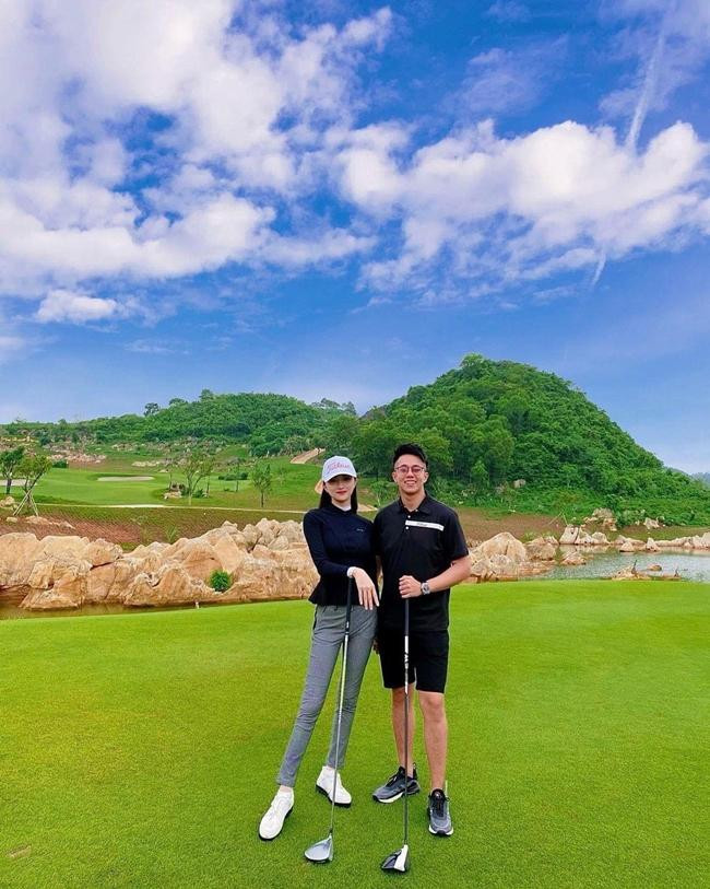 Cả hai thường xuyên đi đánh golf, du lịch cùng nhau. - Ảnh: FBNV. Cả hai thường xuyên đi đánh golf, du lịch cùng nhau. - Ảnh: FBNV.