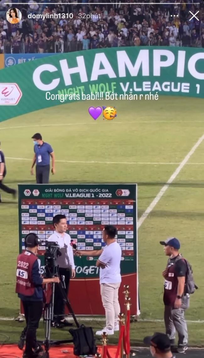 Hoa hậu Đỗ Mỹ Linh tự hào chia sẻ hình ảnh của ông xã sau thành công của CLB Hà Nội.