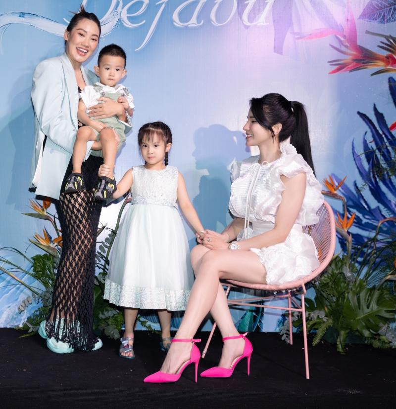 Sau biến cố tình cảm, Diệp Lâm Anh vừa chăm chỉ làm việc vừa tự mình chăm sóc 2 con.
