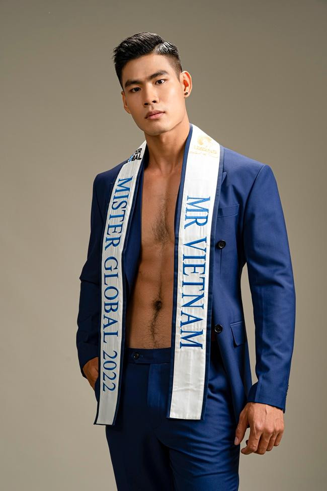 Càng về sau, với sự chau chuốt của ê-kíp cũng như bứt phá trong diễn xuất, Danh Chiếu Linh đã có những bước lột xác ngoạn mục qua các bộ hình.