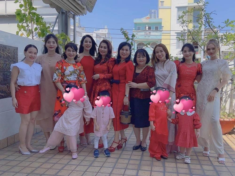 Diệp Lâm Anh đón Tết Nhâm Dần với gia đình nhà chồng.