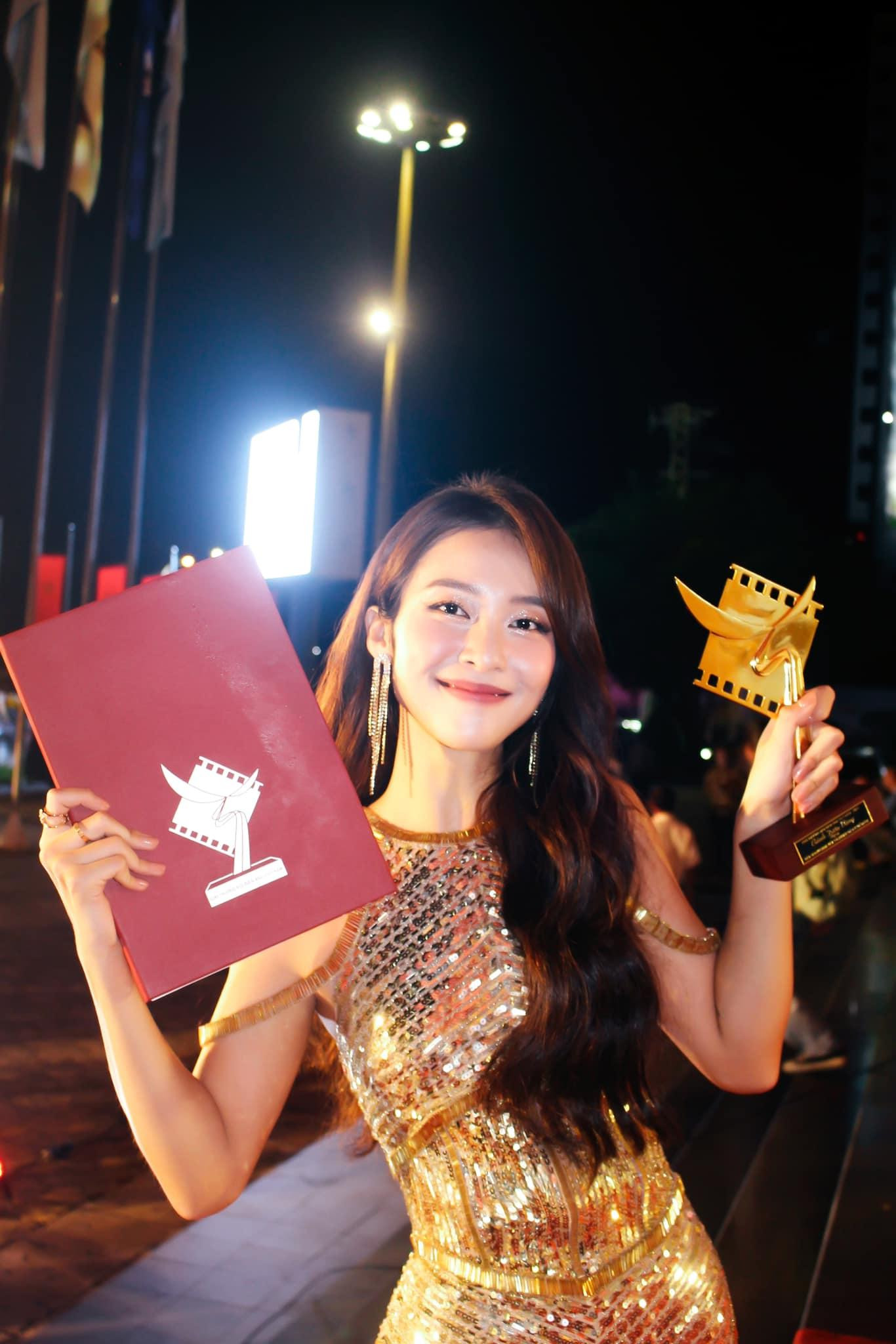 Người hâm mộ mong muốn Thanh Sơn và Khả Ngân sẽ có cơ hội tái hợp ở một dự án phim trong tương lại.