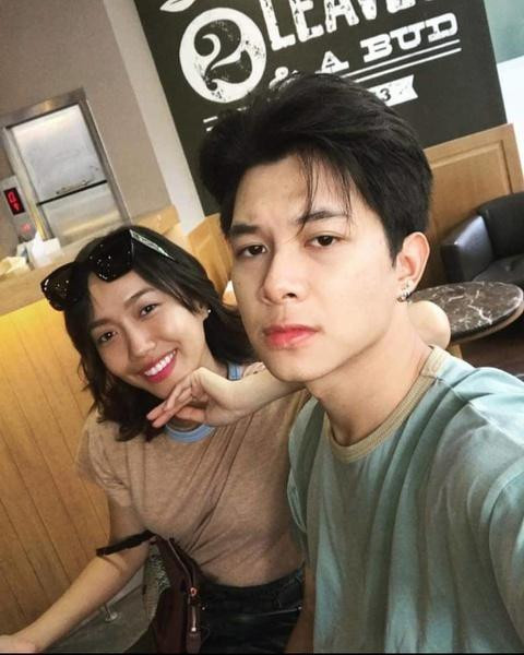 Cặp đôi hẹn hò gần 7 năm mới quyết định về chung một nhà. Cặp đôi hẹn hò gần 7 năm mới quyết định về chung một nhà.