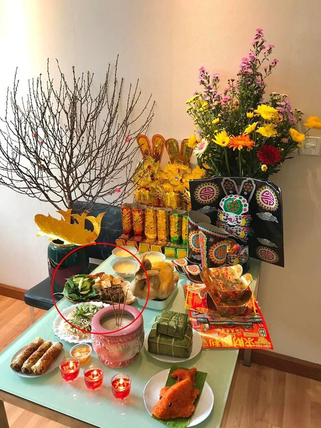 Mâm cỗ cúng thịnh soạn của Mai Phương Thúy bất ngờ viral trên mạng xã hội vì... đĩa bún đậu.