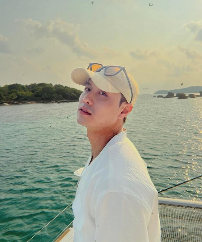 và Thanh Sơn đi du lịch chung nhưng đăng ảnh khác ngày để tránh bị soi. và Thanh Sơn đi du lịch chung nhưng đăng ảnh khác ngày để tránh bị soi.