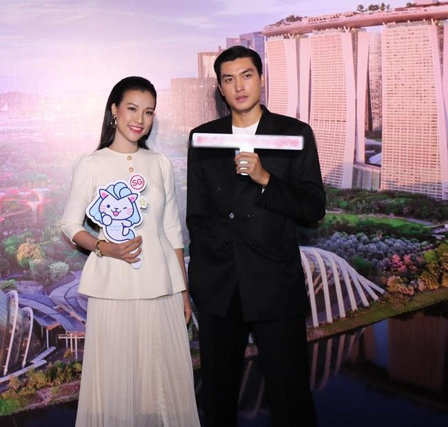 Hoàng Oanh xuất hiện chỉn chu, tự tin trước truyền thông.