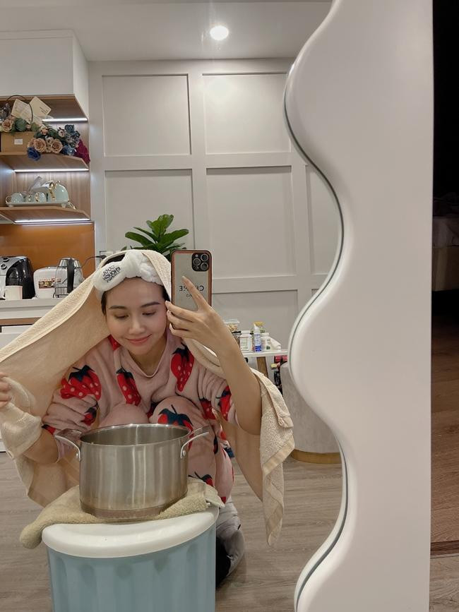 Cô tích cực xông sả, gừng... Cô tích cực xông sả, gừng...