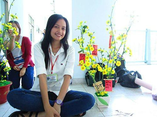 Nụ cười hiền và sáng chính là điểm thu hút nhất ở Ngọc Châu. Nụ cười hiền và sáng chính là điểm thu hút nhất ở Ngọc Châu.