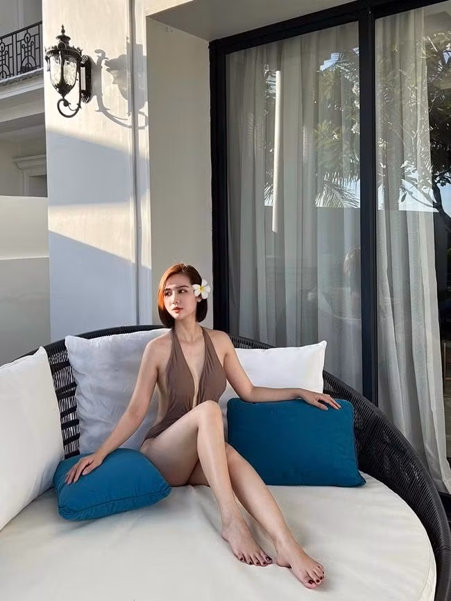 Vóc dáng nuột nà của nữ chính "Thương Ngày Nắng Về" được dân mạng khen ngợi.
