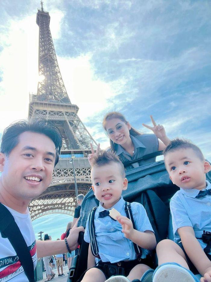 Gia đình Dương Khắc Linh tận hưởng kỳ nghỉ ở Pháp.