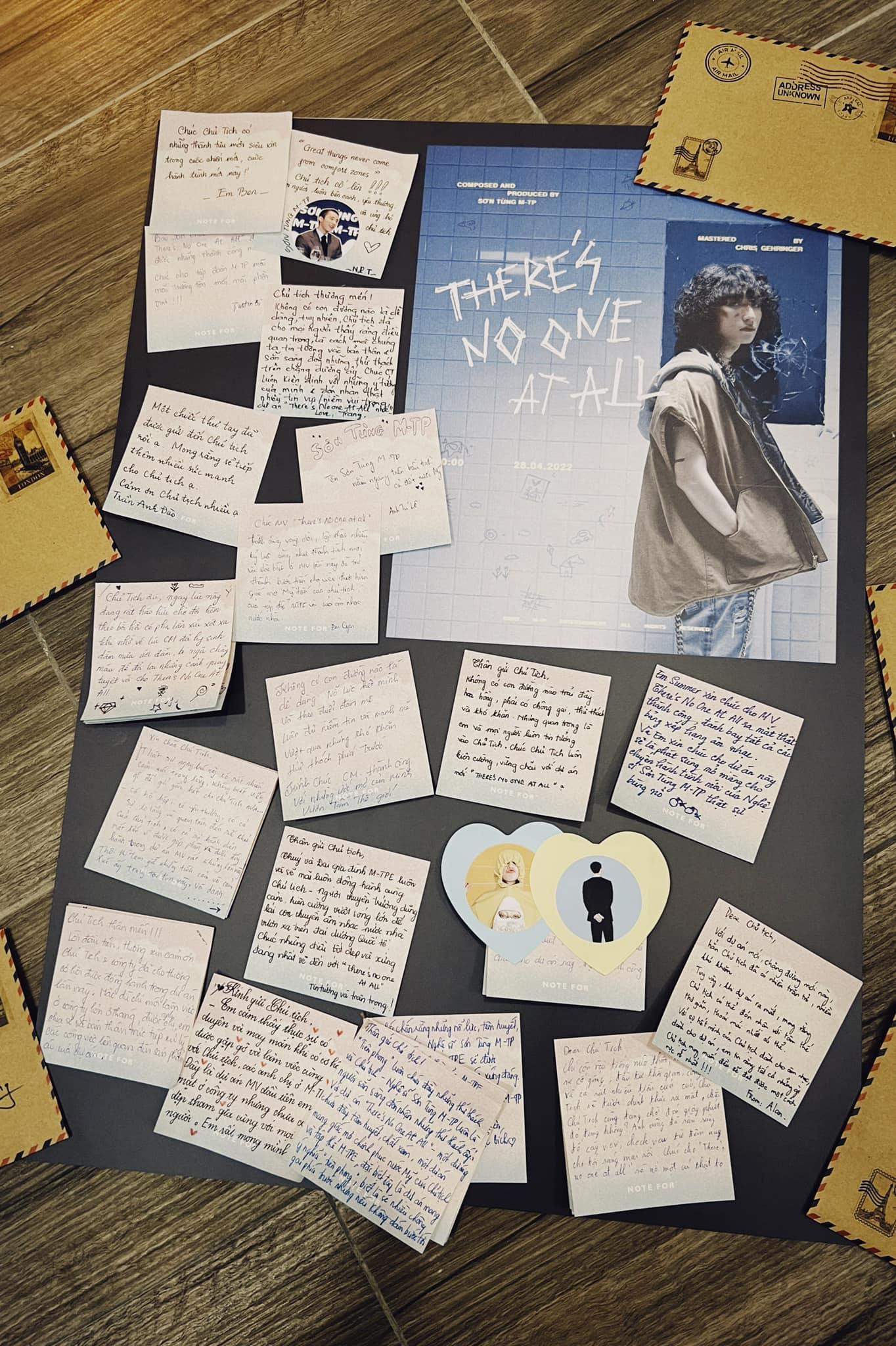 Sơn Tùng khoe những lời nhắn của nhân viên dành cho mình. - Ảnh: FBNV Sơn Tùng khoe những lời nhắn của nhân viên dành cho mình. - Ảnh: FBNV