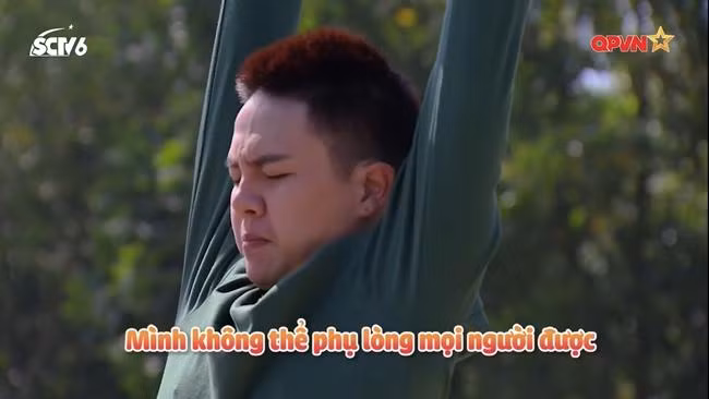 Quyết tâm cao độ của Duy Khánh trong thử thách xà đơn.