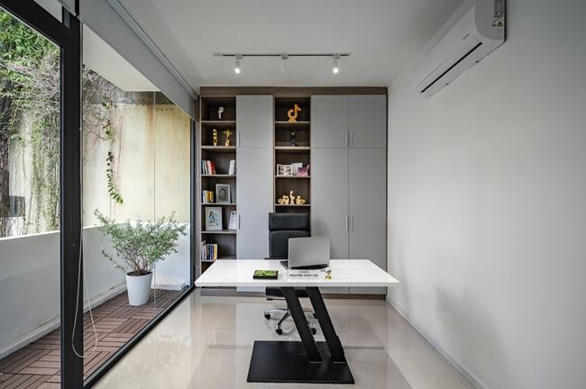 Phòng làm việc riêng của Chi Pu tối giản nhưng sang trọng.