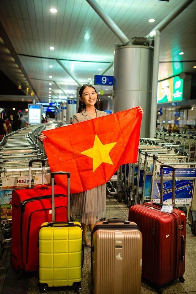 Thanh Khoa trước khi tới Hàn Quốc tham gia dự thi Miss World University 2019.