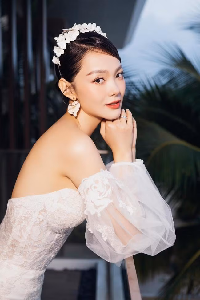 Minh Hằng đang tận hưởng cảm giác ngọt ngào sau lễ cưới lãng mạn...