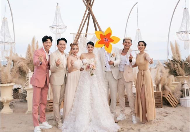 Các khách mời đều tôn trọng và che mặt chú rể của Minh Hằng khi đăng ảnh đám cưới.