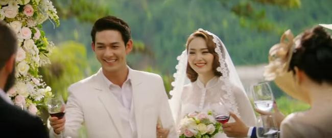 Trong MV Em Xin Anh, Minh Hằng đã xuất hiện trong chiếc váy cưới quý phái, hơi hoài cổ bên chú rể Song Luân.