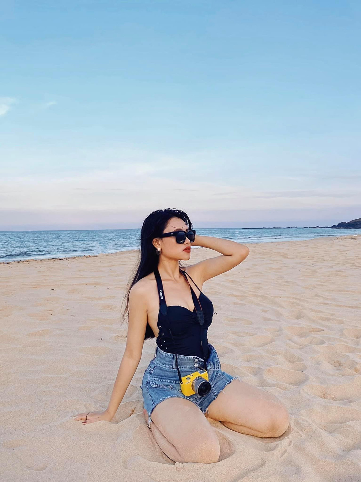 Quỳnh Nhi sở hữu thân hình khỏe khoắn, săn chắc.