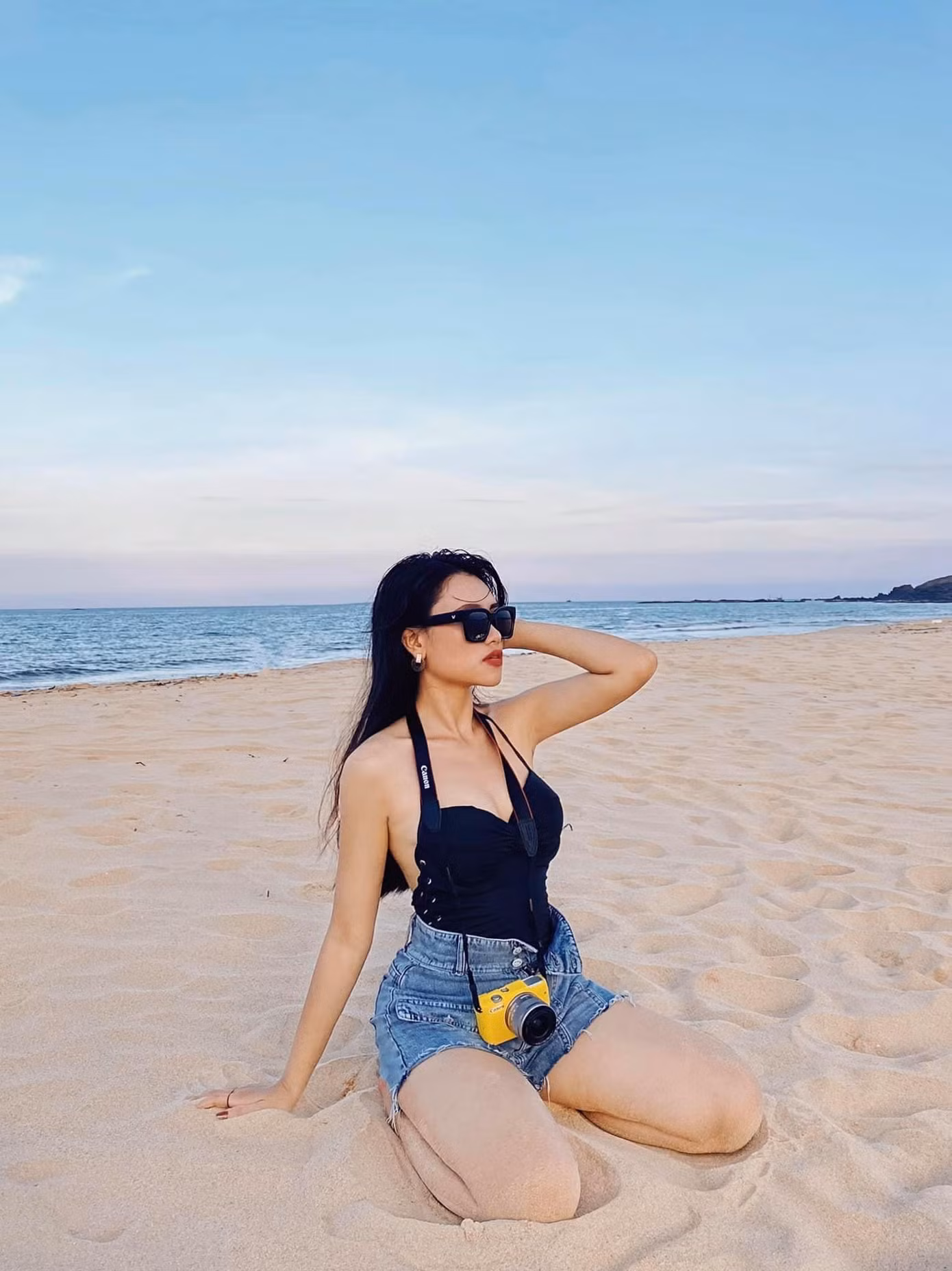 Quỳnh Nhi sở hữu thân hình khỏe khoắn, săn chắc. Quỳnh Nhi sở hữu thân hình khỏe khoắn, săn chắc.