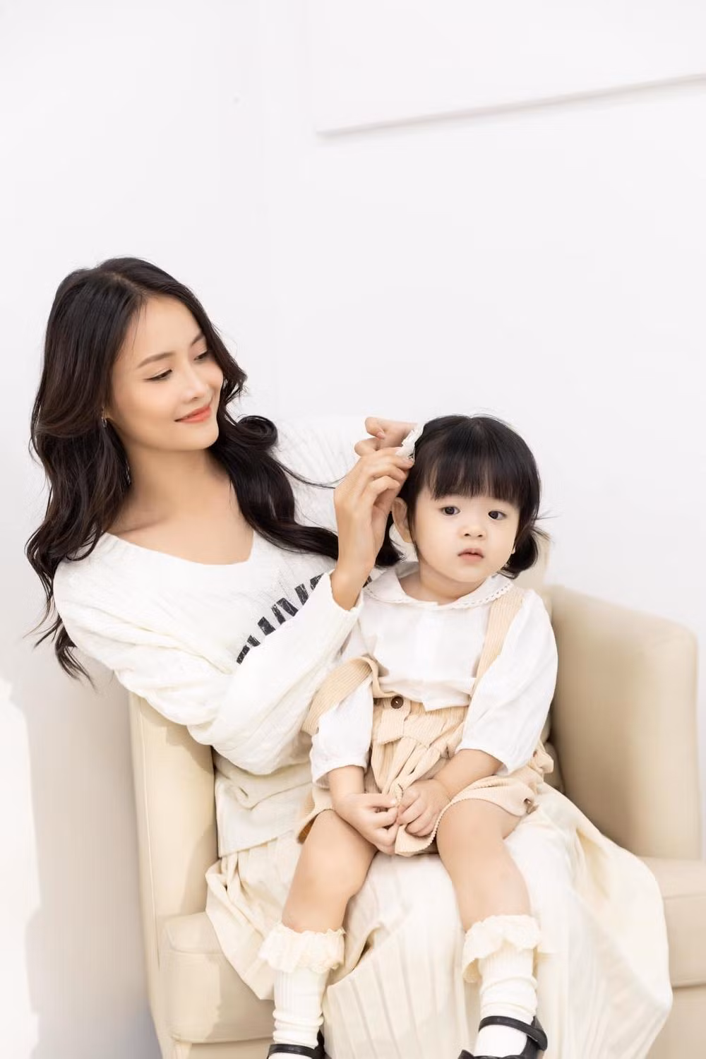 Bé Bona được thừa hưởng gen đẹp của mẹ.