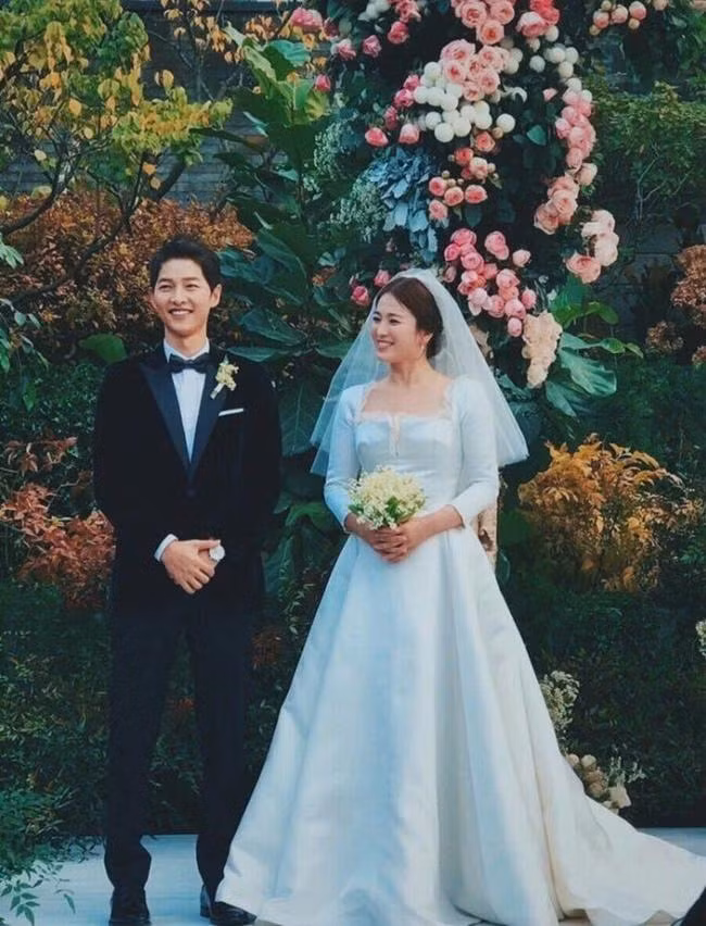 ... với Song Hye Kyo.