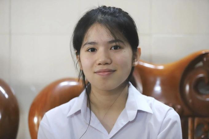 Khánh Linh được bạn bè nhận xét có phương pháp học tập "tưng tửng" nhưng lại hiệu quả. - Ảnh: Báo Dân Trí.