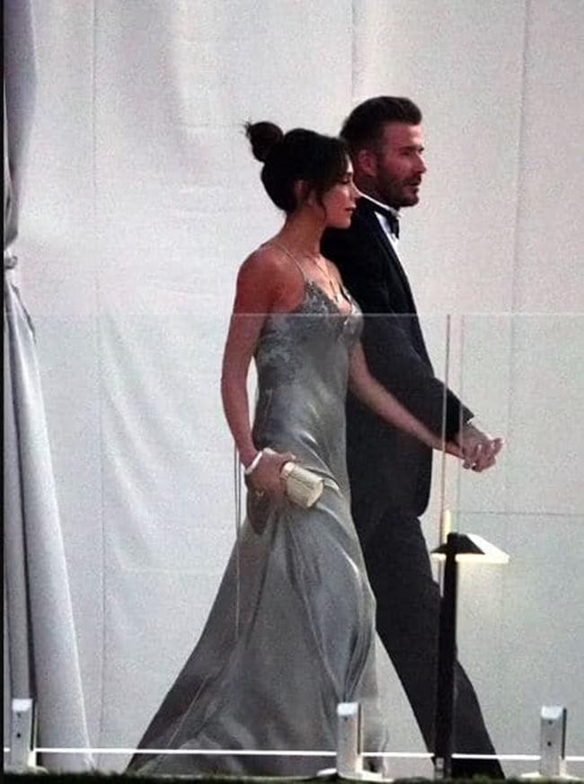 Cặp vợ chồng nhà Beckham ăn vận tương đối đơn giản. Cặp vợ chồng nhà Beckham ăn vận tương đối đơn giản.