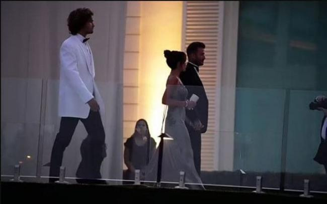 ...nhưng một số hình ảnh vẫn bị lọt ra ngoài. ...nhưng một số hình ảnh vẫn bị lọt ra ngoài.