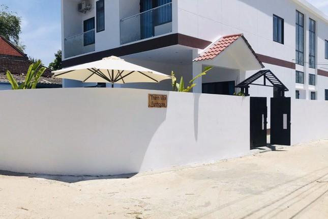 Căn villa sát bờ biển "đắt xắt ra miếng" của vợ chồng Bảo Thanh. - Ảnh: FBNV.