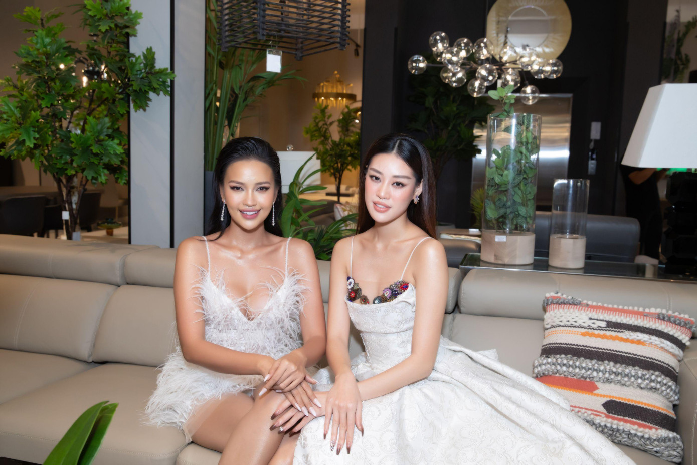 Xêm xêm tuổi nhau nên Khánh Vân và Ngọc Châu dễ dàng thân thiết.