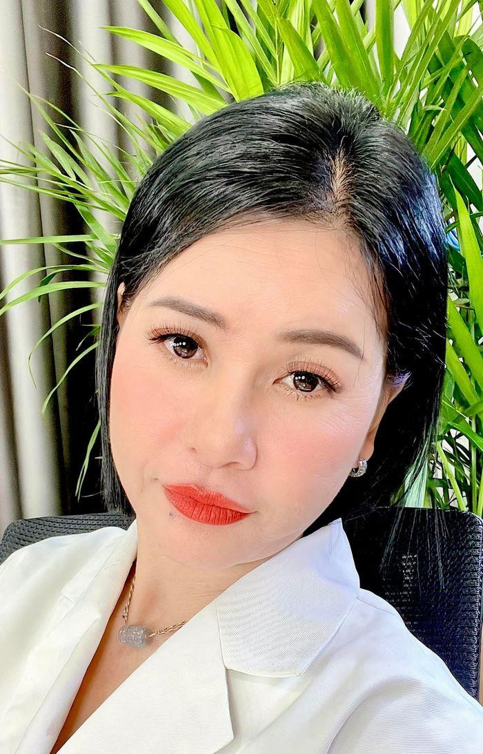 Cát Phượng đã phải lên tiếng xin lỗi NSND Việt Anh sau khi bị chỉ trích. - Ảnh: FB nhân vật.