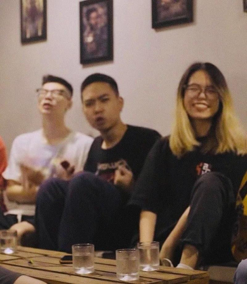 Những bức ảnh khiến nảy sinh tin đồn tlinh đã có bạn trai mới. Những bức ảnh khiến nảy sinh tin đồn tlinh đã có bạn trai mới.