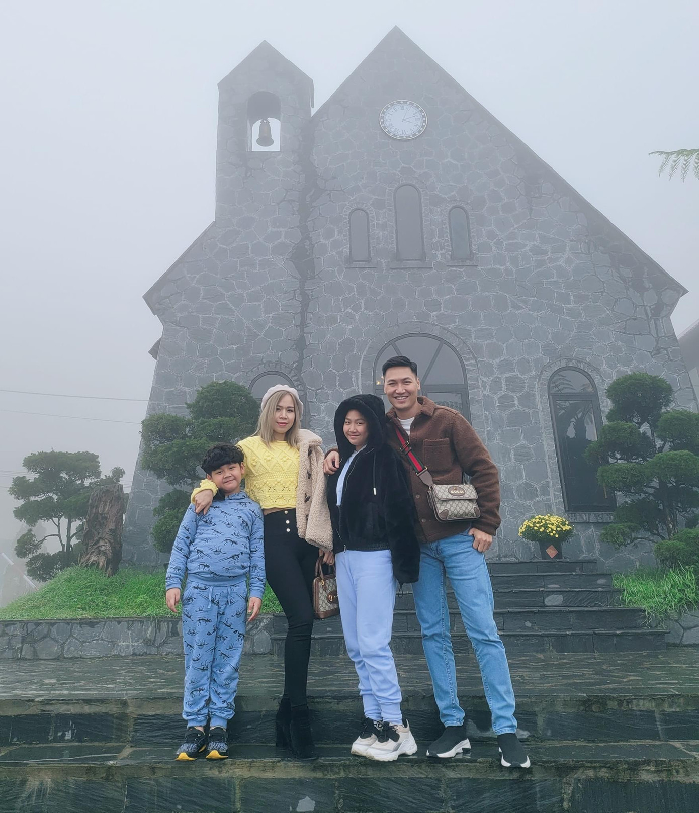 Bé Chíp (tên thật: Phương Linh) và bé Bon đều học giỏi, ngoan ngoãn. - Ảnh: FBNV. Bé Chíp (tên thật: Phương Linh) và bé Bon đều học giỏi, ngoan ngoãn. - Ảnh: FBNV.