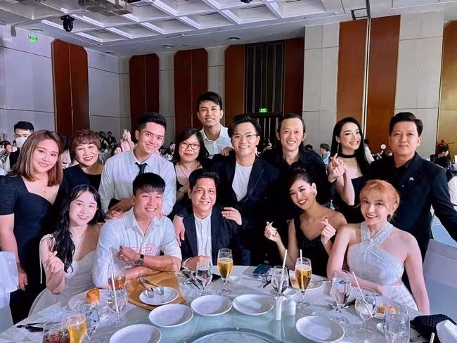Nhã Phương và Trường Giang như hình với bóng mỗi khi xuất hiện ở các sự kiện đông người.