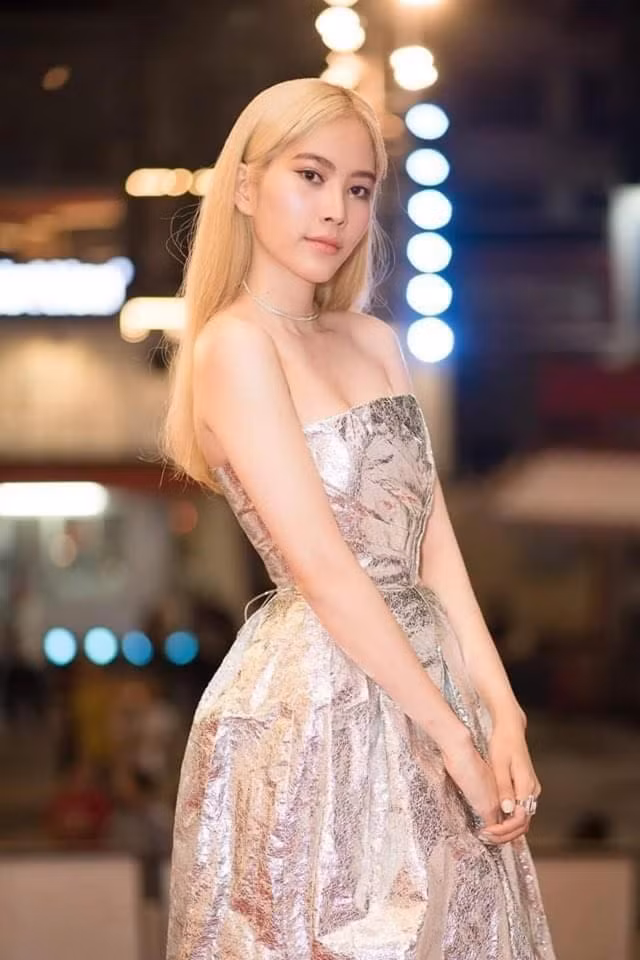 Nam Em từng sở hữu vẻ đẹp hiền hậu và vòng eo con kiến khiến khán giả say mê. - Ảnh: FBNV