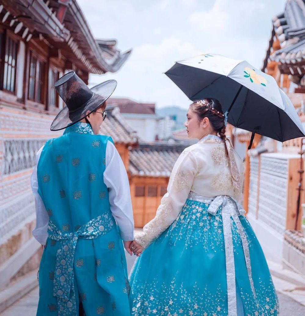 Thiện Nhân và người yêu có những cử chỉ ngọt ngào chẳng khác các cặp đôi chụp ảnh cưới. Thiện Nhân và người yêu có những cử chỉ ngọt ngào chẳng khác các cặp đôi chụp ảnh cưới.