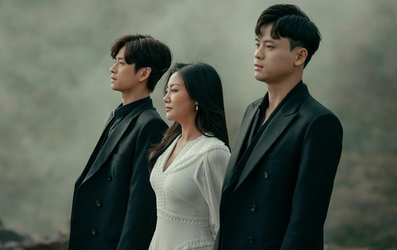 Bài hát mới của Văn Mai Hương được đánh giá cao trước khi vướng vào tranh cãi đạo nhái. Bài hát mới của Văn Mai Hương được đánh giá cao trước khi vướng vào tranh cãi đạo nhái.