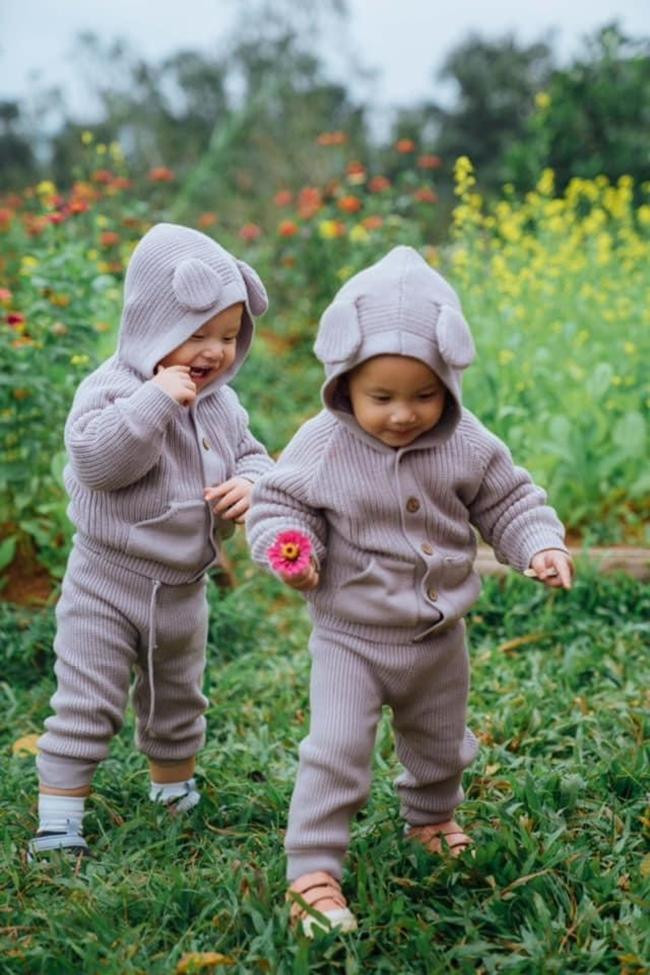 Hồ Ngọc Hà check-in Quảng Bình cùng các con với dòng trạng thái đậm chất quê hương: &quot;Quậy nát quê choa&quot;.