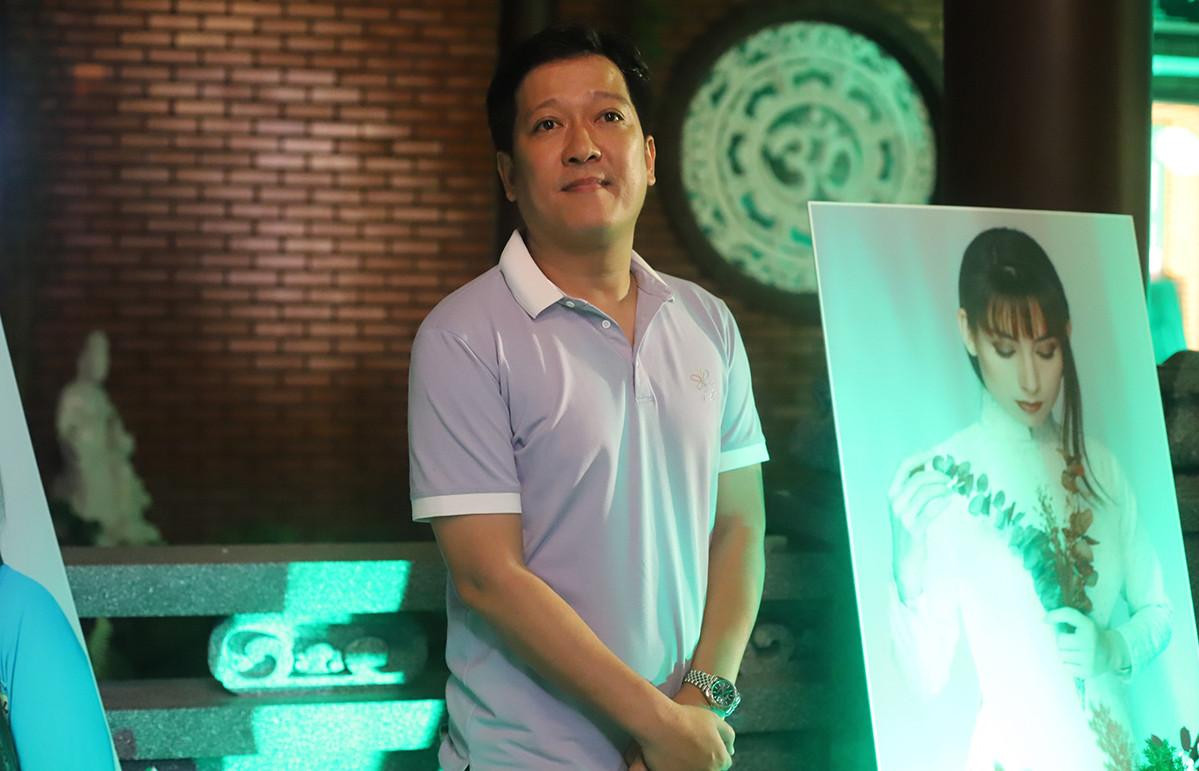 Trường Giang dù bận rộn vẫn về Bình Phước thắp hương cho đàn chị.